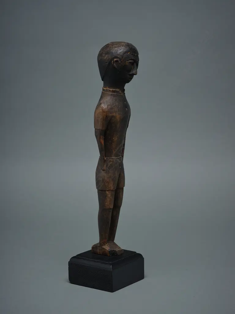 Indonesian wooden male figure, Image 1++